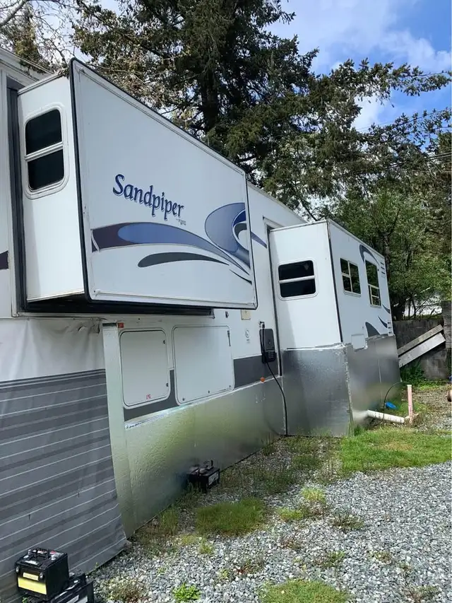 RV Long Term Living Chemainus Gardens in RVs & Motorhomes in Cowichan Valley / Duncan - Image 7