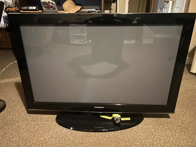 Samsung 42 inch plasma tv in TVs in Brockville - Image 2