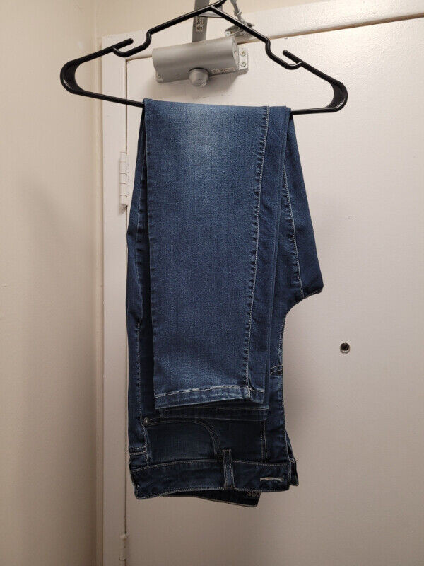 VINTAGE MAURICES HIGH RISE JEANS, 32" WAIST!!! in Arts & Collectibles in Barrie - Image 4