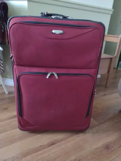 Valise rouge très bon état, View more