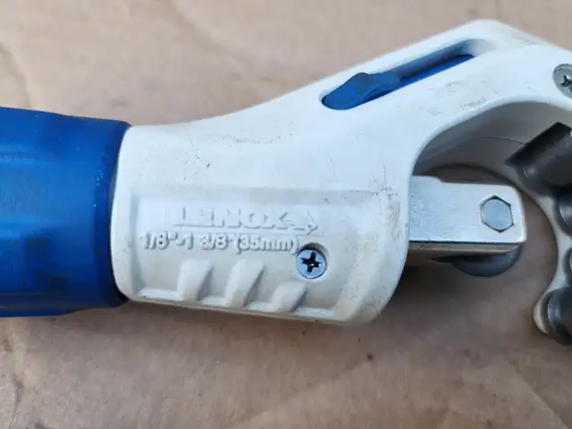 Lenox Hand Held Pipe Cutting Tool With  4 Rollers & Extra Blade in Hand Tools in Windsor Region - Image 10