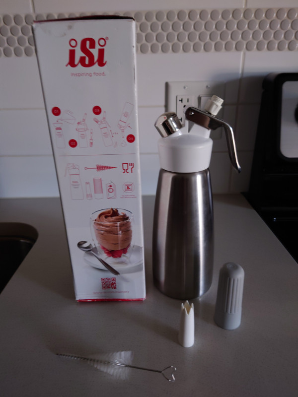 iSi Dessert Whip with NO2 Chargers in Kitchen & Dining Wares in Abbotsford - Image 2