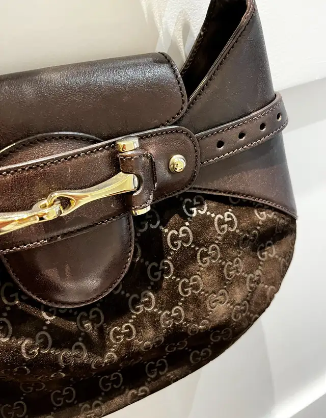 Suede Gucci bag in Women's - Bags & Wallets in Mississauga / Peel Region - Image 4