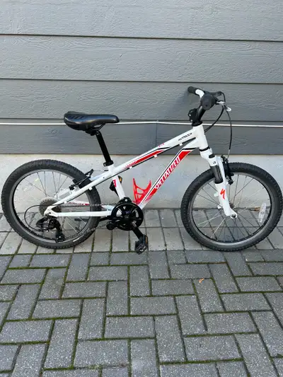 Selling a quality children’s Specialized HotRock mountain bike in great condition, everything works...