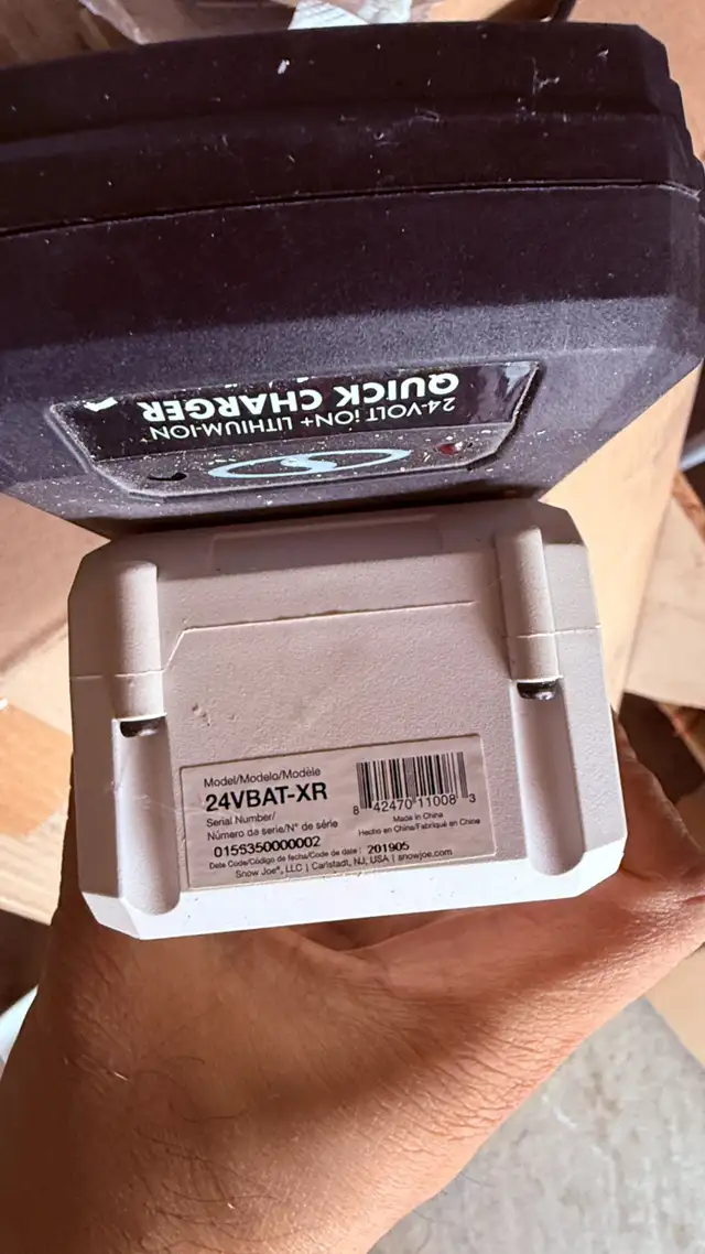 Snow Joe 24 V 11-in Cordless Electric Snow Shovel in Snowblowers in Mississauga / Peel Region - Image 4