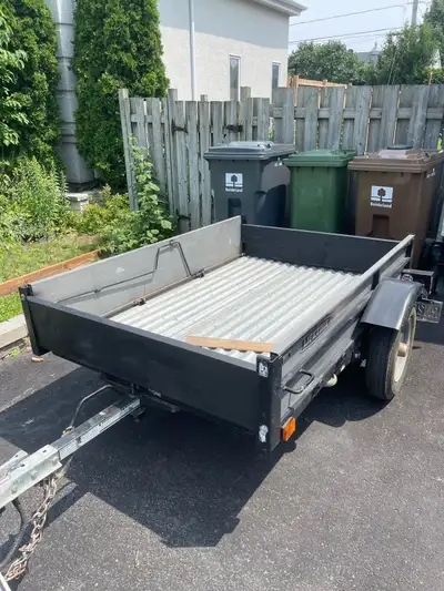 Trailer comme neuf en métal et bois pliable pour faciliter le rangement en quelque minutes , toujour...
