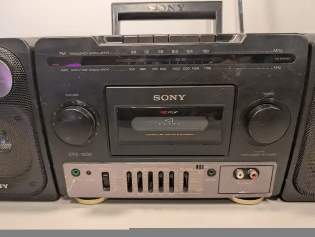 Vintage Sony CFS-1030 BOOMBOX Stereo Tape Player needs fix in Stereo Systems & Home Theatre in Markham / York Region - Image 9