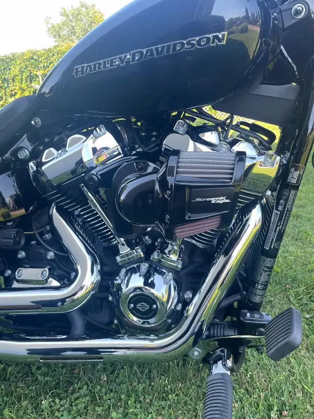 Harley Breakout 2018 négociable in Street, Cruisers & Choppers in Laval / North Shore - Image 2