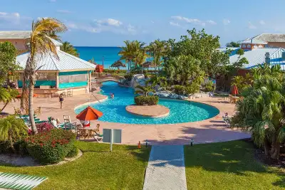 2 Bedroom Ocean Side resort or the beautiful island of the Grand Bahamas (a few miles from the town...
