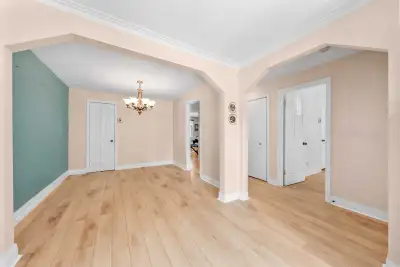 1 year lease, first month free (only for first year) Ville-Émard – 4 min from Angrignon Metro Across...