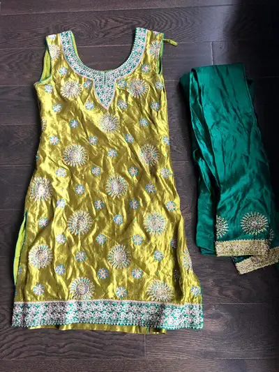 Girl's suit for sale, View more