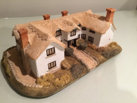 Sir Walter Raleigh cottage model 9"L x 51/2"W x 3 3/4"H