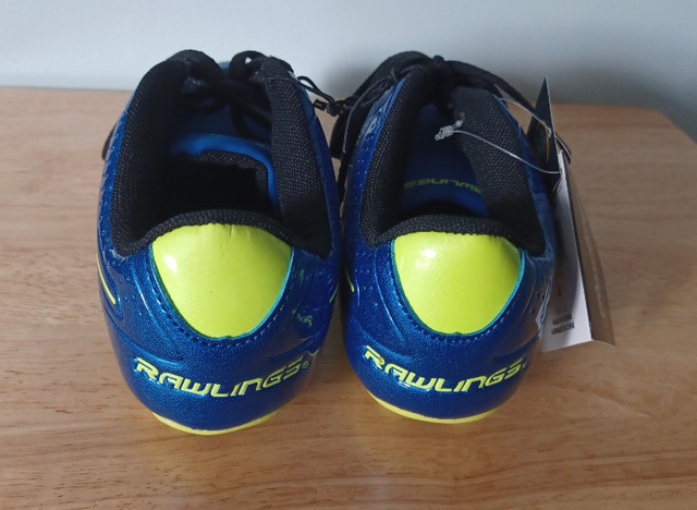 Brand New Rawlings Boy's Soccer Shoe Size 4 For Sale! in Soccer in Markham / York Region - Image 2