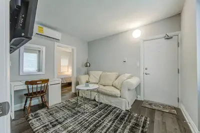 SUPER CLEAN, newly updated MAIN flr unit 1 bed PLUS DEN