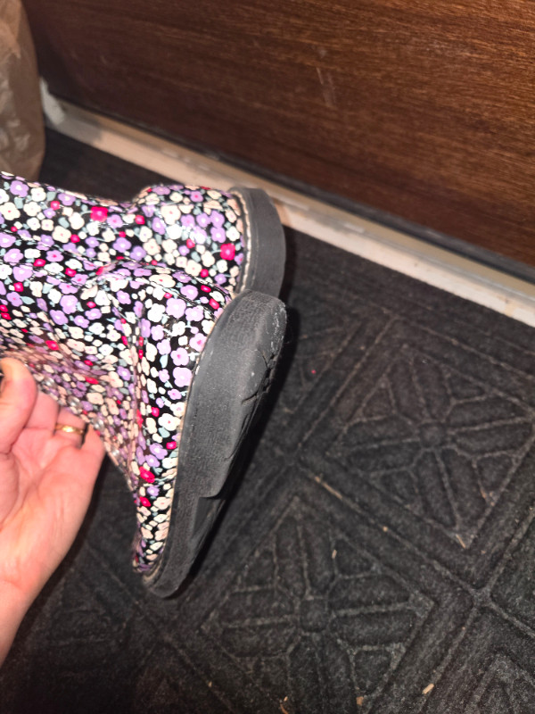 Girl's boots - assorted. Great condition. Rain and snow in Kids & Youth in Calgary - Image 4