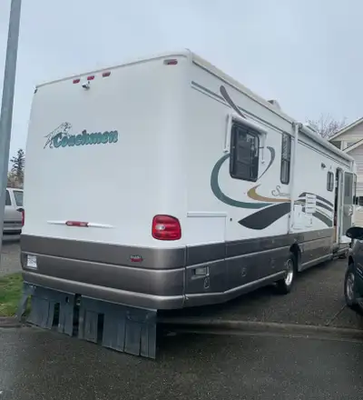 2000 Coachmen Santara You could easily reside in this 36 foot Coachman Santara luxury motorhome with...
