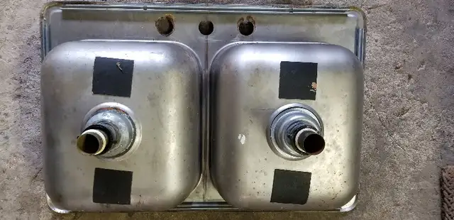 Stainless Steel Double Sink 32" x 21" in Plumbing, Sinks, Toilets & Showers in City of Montréal - Image 3