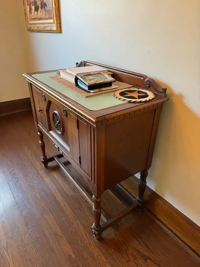Antique server buffet in Other in City of Toronto - Image 3