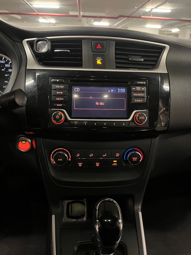 Nissan Sentra 2017 SUNROOF, Blueooth, Backup Camera Cars & Trucks