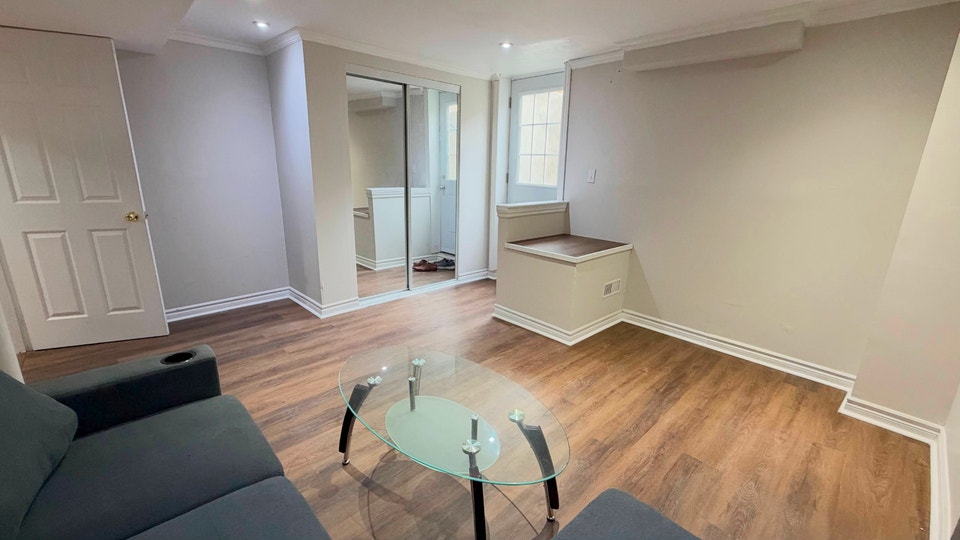 ACCOMMODATION AVAILABLE IN BRAMPTON NEAR MOUNT PLEASANT GO! 3