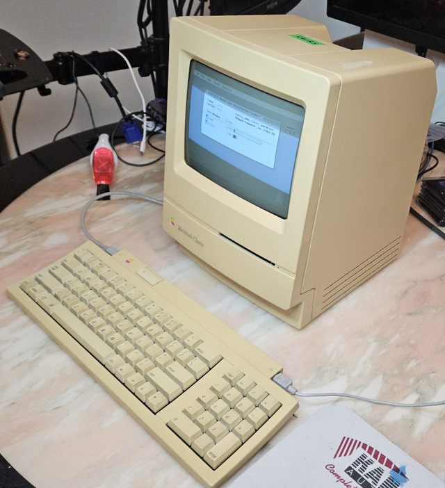 Macintosh Classic computer for sale in Desktop Computers in Ottawa - Image 4