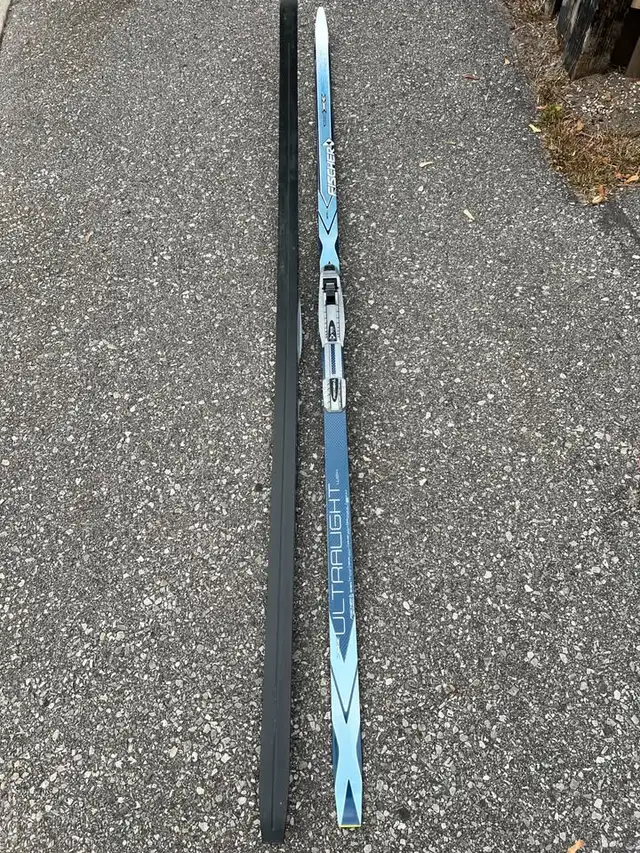 Fischer Ultralight Wax Cross Country Skies Fischer + Auto T3 NNN in Ski in Ottawa - Image 2