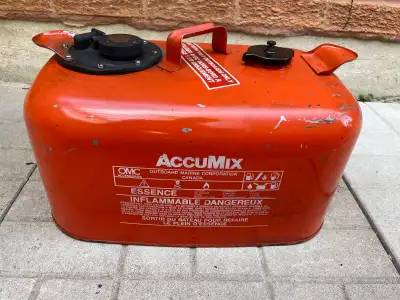 OMC AccuMix fuel tank Good condition or nice display piece Asking $30.00