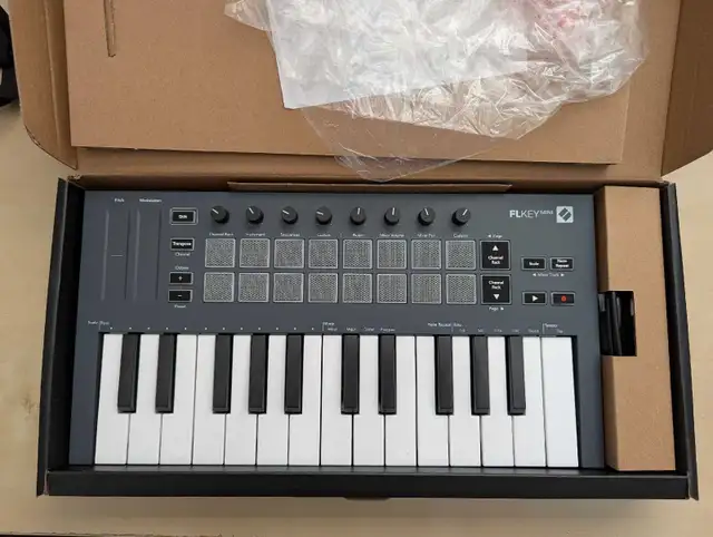 Novation FL Key Mini MIDI Keyboard in Pianos & Keyboards in Vancouver - Image 4