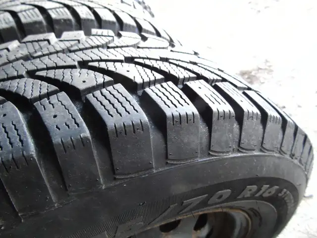 215-70-R16 SNOW TIRES AND RIMS in Tires & Rims in Kawartha Lakes - Image 5