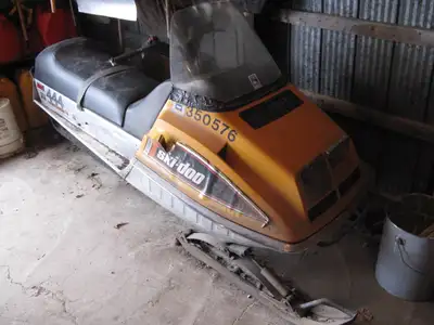 This is a 1978 Skidoo Everest 444 L/C, Body is in good shape, the Engine is out of it, I do have 3 D...