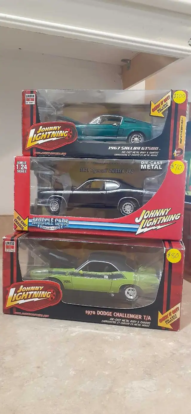 30 diecast cars and trucks 1/24 scale in Arts & Collectibles in Hamilton - Image 6