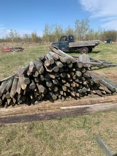Selling fence used fence posts, Im charging $3.50 PER POST I have roughly around 80 remaining Willin...