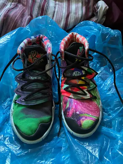 Nike Kyrie 4 size 5.5, View more