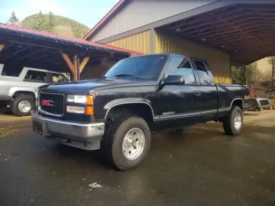 New rebuilt motor from CCengines. Original motor/body has 85,000 kms, second owner body is rust free...