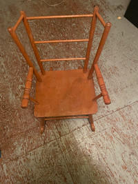 chaise bercante pour enfant antique