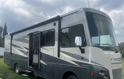 Winnebago Sun Star 31B Class A. Sleeps 7 comfortably and has seat belts for 7. Can sleep up to 10. H...