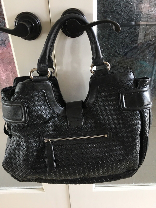 GUESS Handbag  in Women's - Bags & Wallets in Red Deer - Image 2