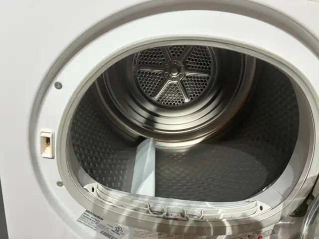 A VENDRE URGENT CAUSE DÉMÉNAGEMENT in Washers & Dryers in Saint-Jean-sur-Richelieu - Image 4