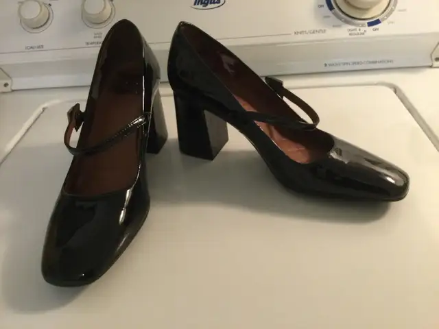 Souliers talons hauts in Women's - Shoes in Québec City - Image 2