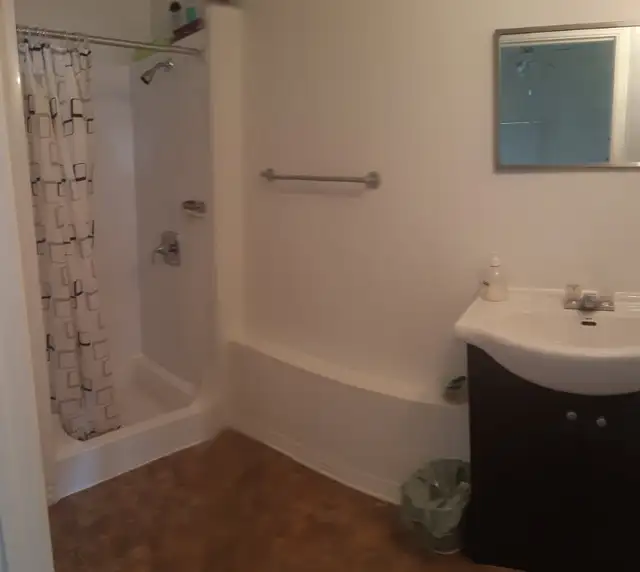Chambre disponible au metro Frontenac in Room Rentals & Roommates in City of Montréal - Image 5