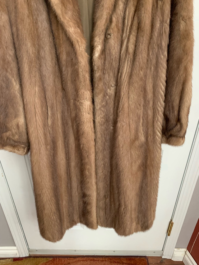 Vintage Women’s Reiss Mink Fur Coat Size  L - Offers Considered in Women's - Tops & Outerwear in Winnipeg - Image 2