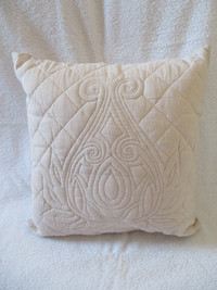 Accent Pillows / Cushions