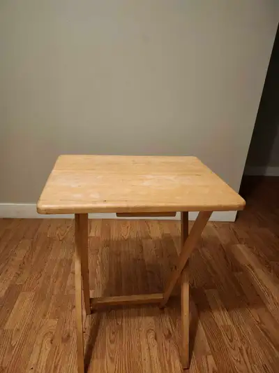 This bedside laptop table is a convenient and versatile addition to any room. Iperfect for enjoying...