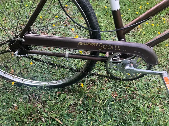VINTAGE WOMENS BICYCLE in Cruiser, Commuter & Hybrid in Moncton - Image 6