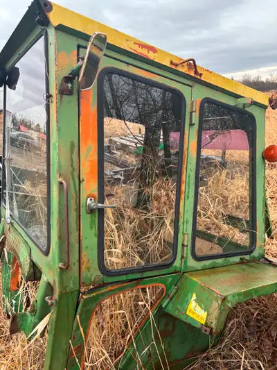 John Deere tractor 1120 Cab for sale, may need to modify. Front on light is broken, you can buy new...