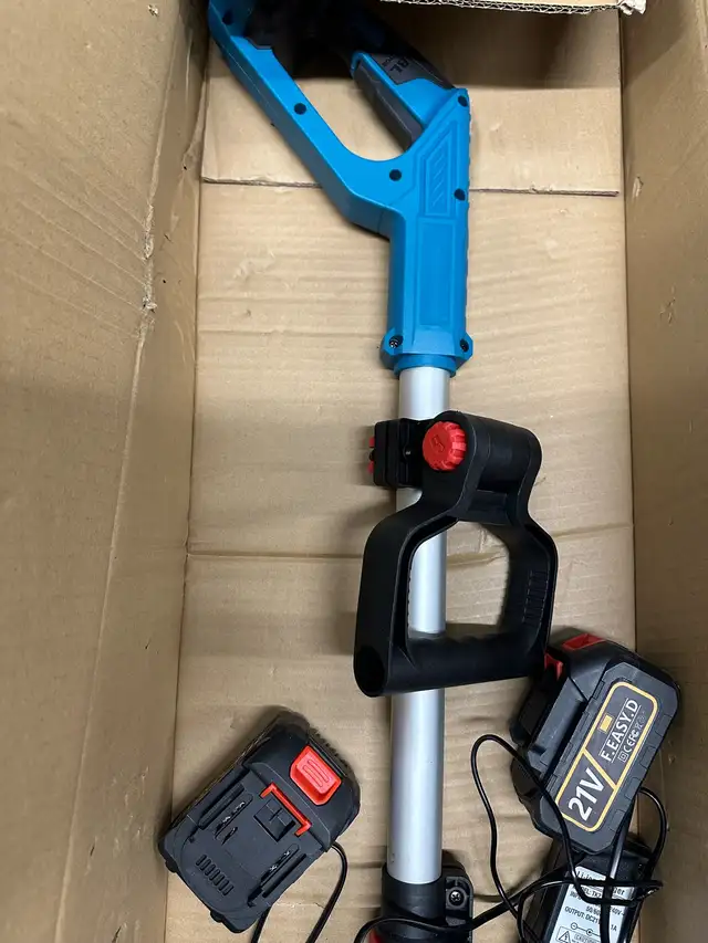 Snow Shovel Electric 21V with Batteries and a Charger in Snowblowers in Mississauga / Peel Region - Image 11