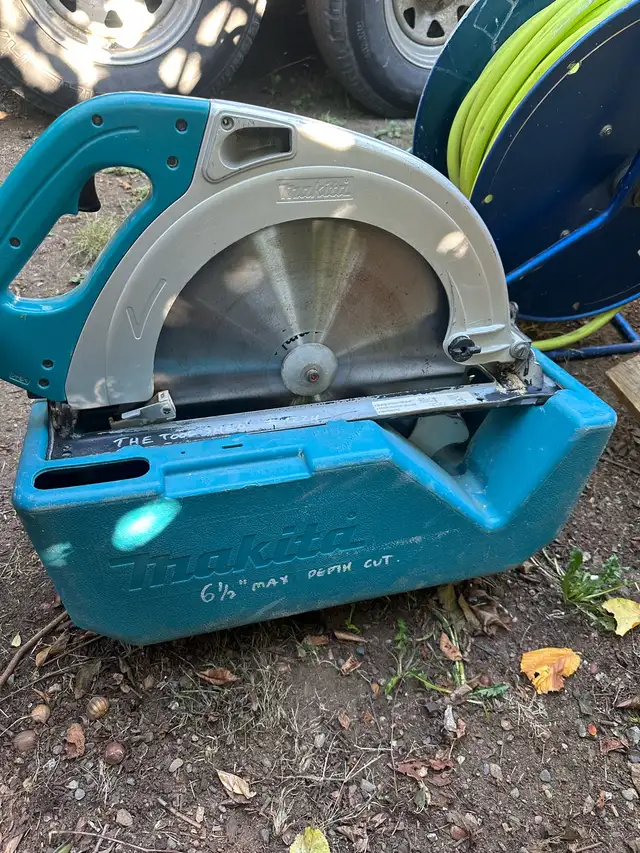 makita beat saw  in Power Tools in Delta/Surrey/Langley - Image 2