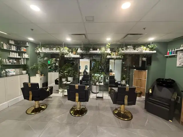 Hair Salon Chair for Rent — Downtown Calgary