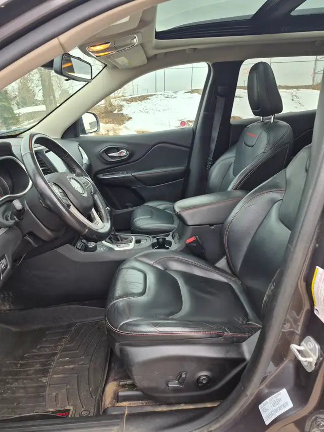 2016 Jeep Cherokee Trailhawk   115 KM523046132164874247