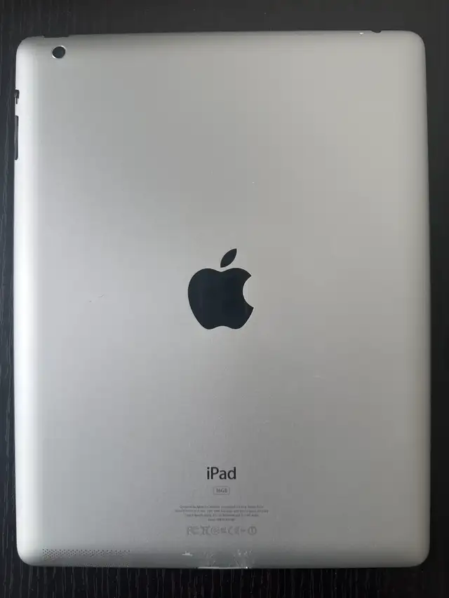 Apple iPad 9.7 inches with WiFi, 16GB-Silver (2012) in iPads & Tablets in Markham / York Region - Image 5